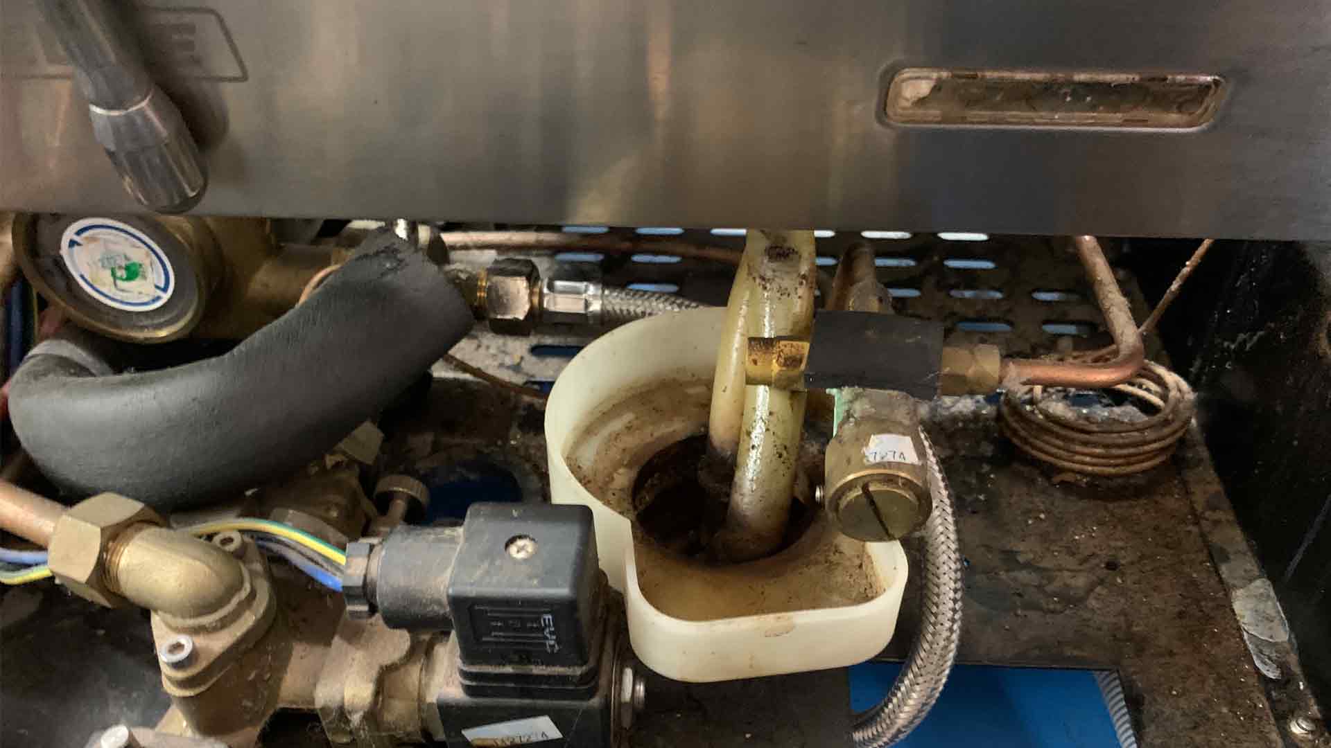 Werkstatt-Service-und-Espressomaschinen-Reparatur-Wartung